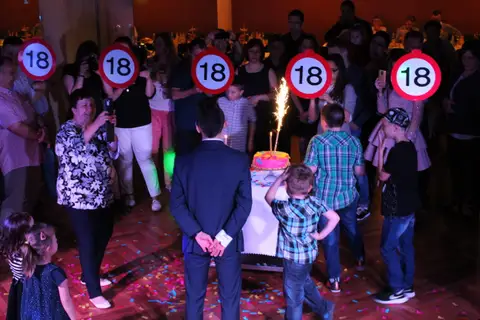 18. urodziny – obsługa muzyczna i techniczna - zdjęcie 1